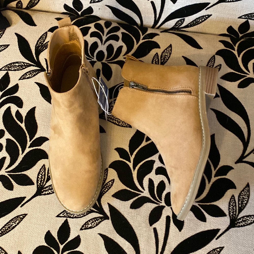 Women’s Tan Booties NWT